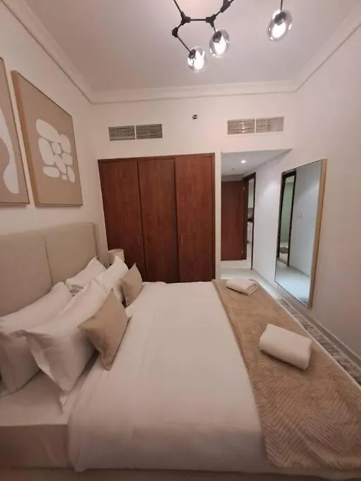 Apartamento Spacious 1Br Unit With Lake View Dubái Emiratos Árabes Unidos